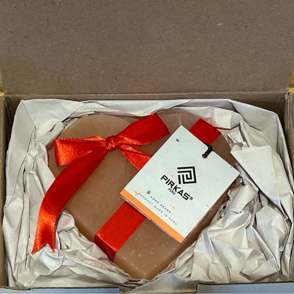 PIRKAS Hand Carved Orange Selenite Stone Heart Made in Peru. Brand New With Tags - Picture 2 of 7